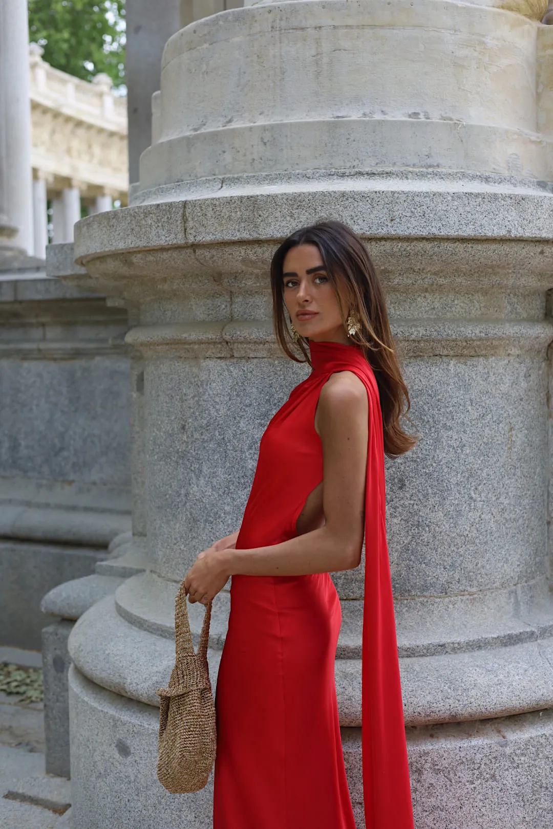 VESTIDO COMPRIDO VERMELHO COM CAPA