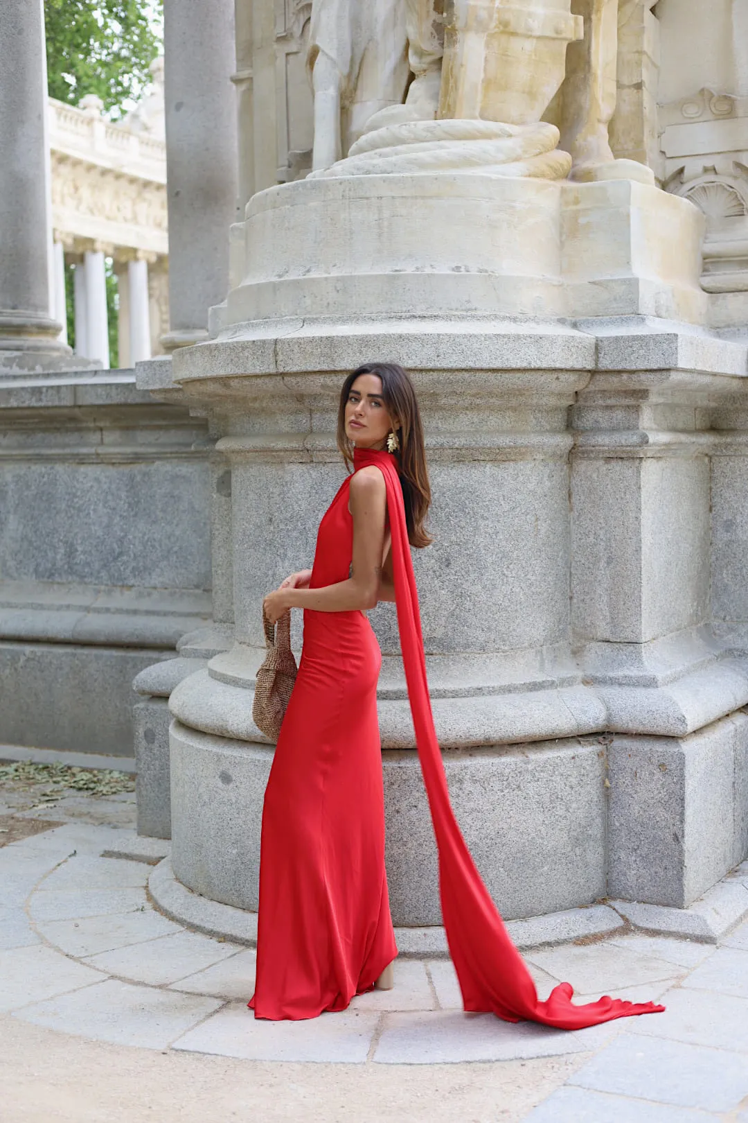 VESTIDO COMPRIDO VERMELHO COM CAPA